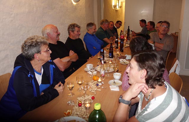 Gemütliches Zusammensein im Pfarrhof. Foto: zVg