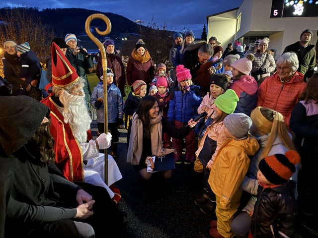 Der Samichlaus durfte sich an gekonnten Darbietungen erfreuen. Foto: Fritz Imhof