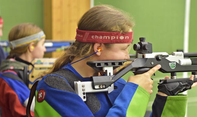 Die 14-jährige Fricktaler Gewehrschützin Ria Boss schoss mit 169 Punkten stehend frei das beste Einzelresultat. Foto: wr