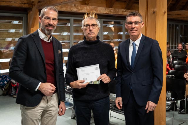 Eröffnung Museumsjahr 2024 auf Schloss Hallwyl (von links): Marco Sigg (neuer Direktor Museum Aargau), Mario Basile (Aargauer König 2024) und Lukas Pfisterer (abtretender Grossratspräsident Kanton Aargau). Foto: Museum Aargau