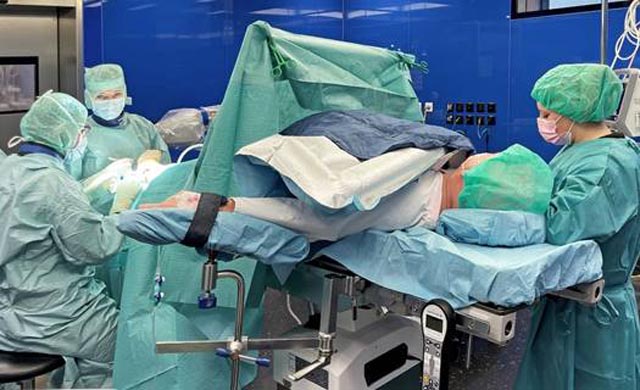 Operation in Hypnose: Der 55 Jahre alte Daniel Gisler während des Eingriffs. Foto: zVg