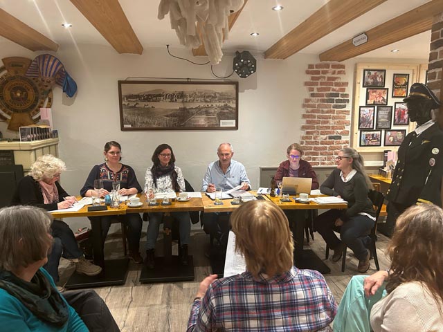 Der Vorstand mit den neuen Co-Präsidentinnen Miriam Hofer (2.v.l.) und Anita Koch-Zimmermann (3.v.l.). Foto: Franziska Laur