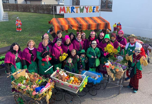 Die Märtwyber sagen Danke. Foto: zVg
