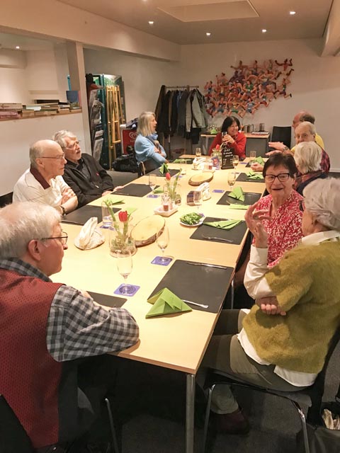 Spannende Gespräche während dem Abendessen. Foto: zVg