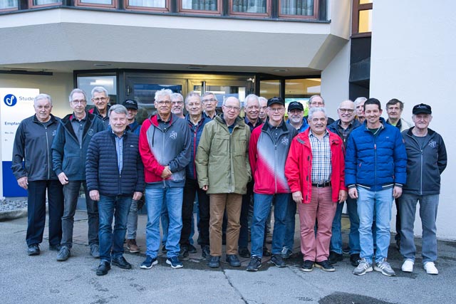 Gipf-Oberfricker Männerturner zu Besuch bei Studer Cables AG. Foto: zVg