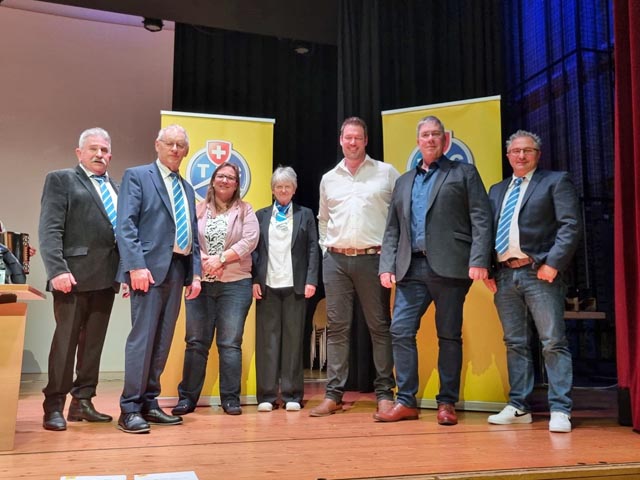 Bild von links: Niki Scheuner, Roland Mauchle, Nathalie Deiss, Anita Stäubli, Christoph Riner, Pius Sutter und Nino D’Amico. Foto: zVg