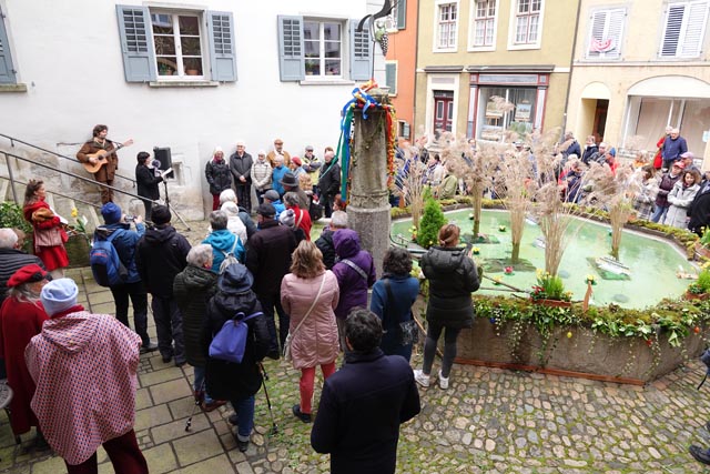 Halt am Rösslibrunnen in der Laufenburger Altstadt. Foto: Peter Schütz
