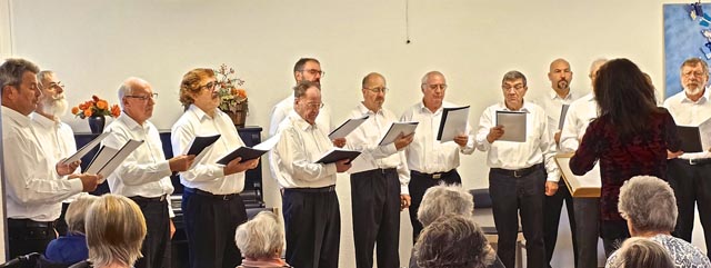 Eine Messe über Rebstock, Wein und Gemeinschaft und mittendrin der Männerchor. Foto: zVg