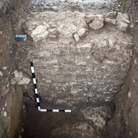 Freigelegte römische Mauer. Fotos: Kantonsarchäologie Aargau
