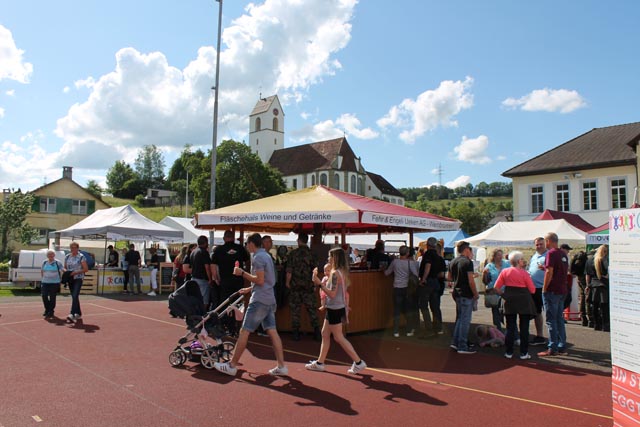 Das Wetter tat das Seine dazu, dass die Besucher in Strömen nach Herznach kamen. Foto: Sonja Fasler