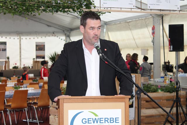 Der Fricktaler Nationalrat Christoph Riner strich die Wichtigkeit des lokalen Gewerbes hervor. Foto: Sonja Fasler 