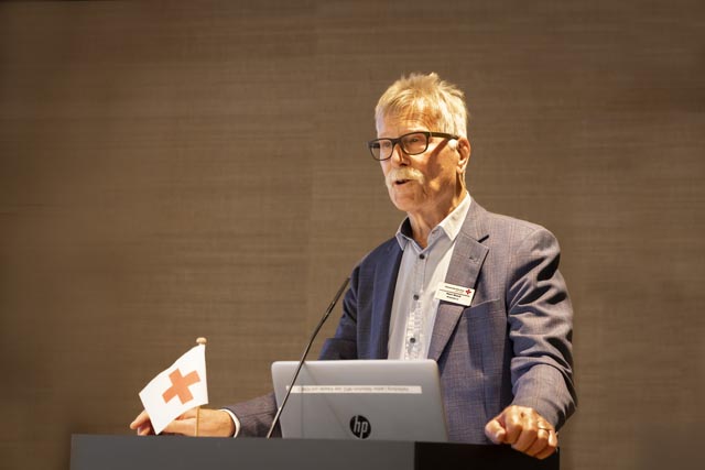 Hans Rösch, seit über 15 Jahren ehrenamtlicher Präsident des Aargauer Roten Kreuzes, führte durch die Generalversammlung in Wohlen. Foto: zVg