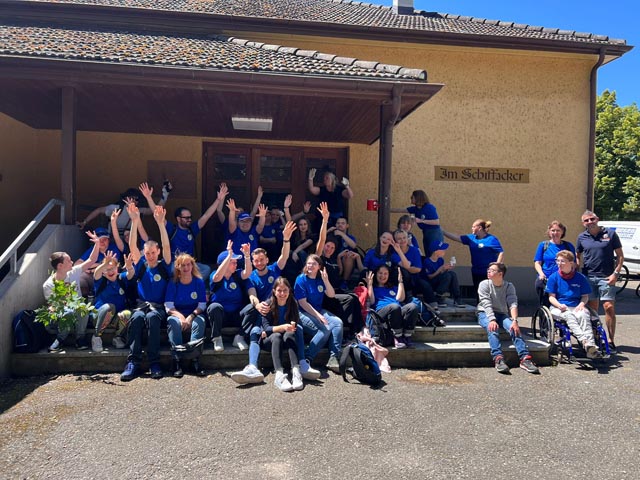 Die gutgelaunte Schwar beim «Schiffacker». Foto: zVg