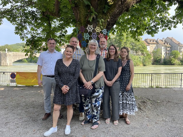 Laufenburg: Grenzüberschreitende Street-Art in Wolle zu entdecken