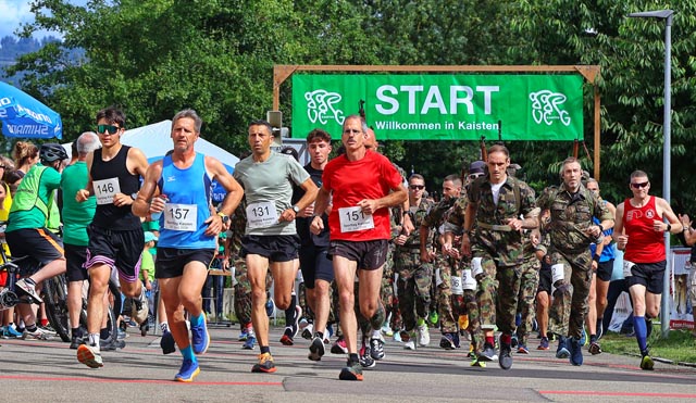 Ambitionierter Start vom Waffenlauf und Waldlauf. Foto: Andy Bisig