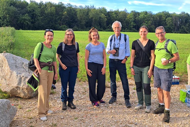 Der Vorstand des Vereins Chleigrüt anlässlich des Spaziergangs (von links): Béa Bieber, Maria Wiederkehr, Kathrin Frey, Hansruedi Böni, Vertretung  Von Stierli und Ruggli, Alena Hänger (sie ist nicht Vorstandsmitglied) und Albi Wuhrmann. Foto: zVg