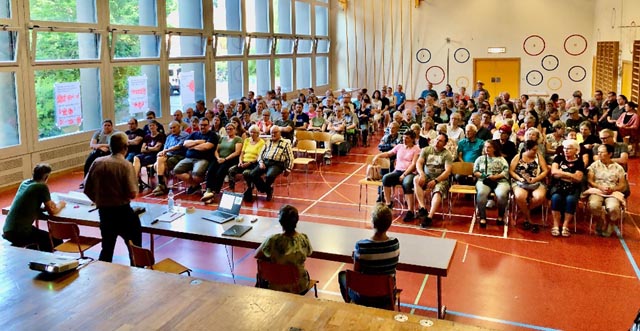 Das Interesse an der Informationsveranstaltung war gross, liegt ein Weiterbestand des Dorfladens doch vielen am Herzen. Foto: zVg