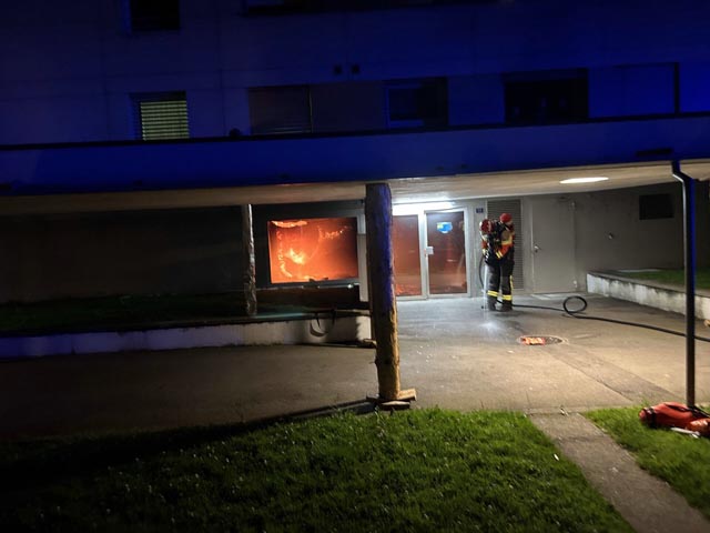 Spreitenbach: Brand in einem Hochhaus 