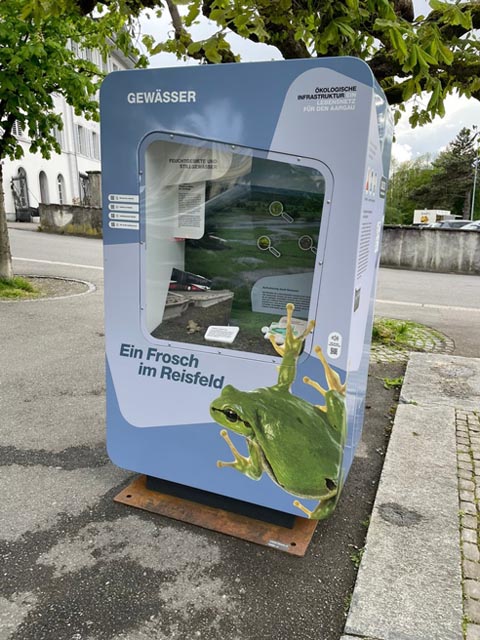 Die Wanderausstellung «Ökologische Infrastruktur macht Halt in Aarau. Foto: zVg