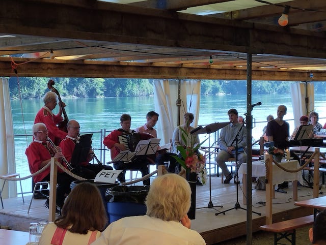 Mumpf: Ökumenischer Gottesdienst im Festzelt am Rhein