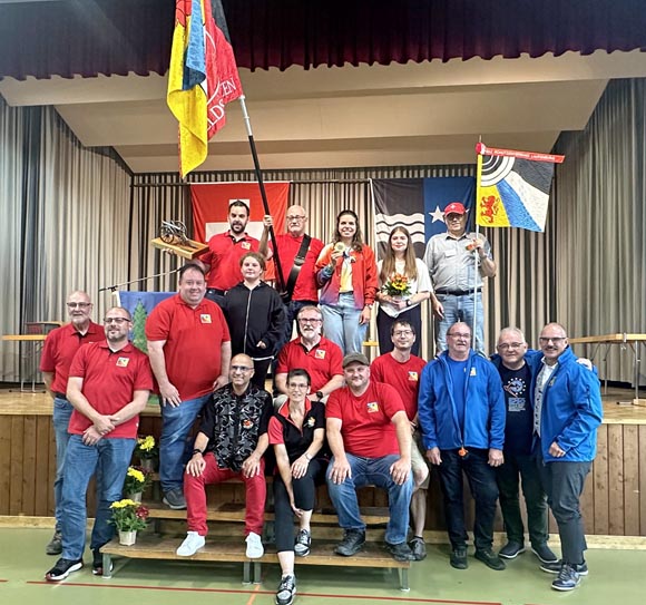 Die Kaister Schützen mit Olympiasiegerin Chiara Leone. Foto: zVg