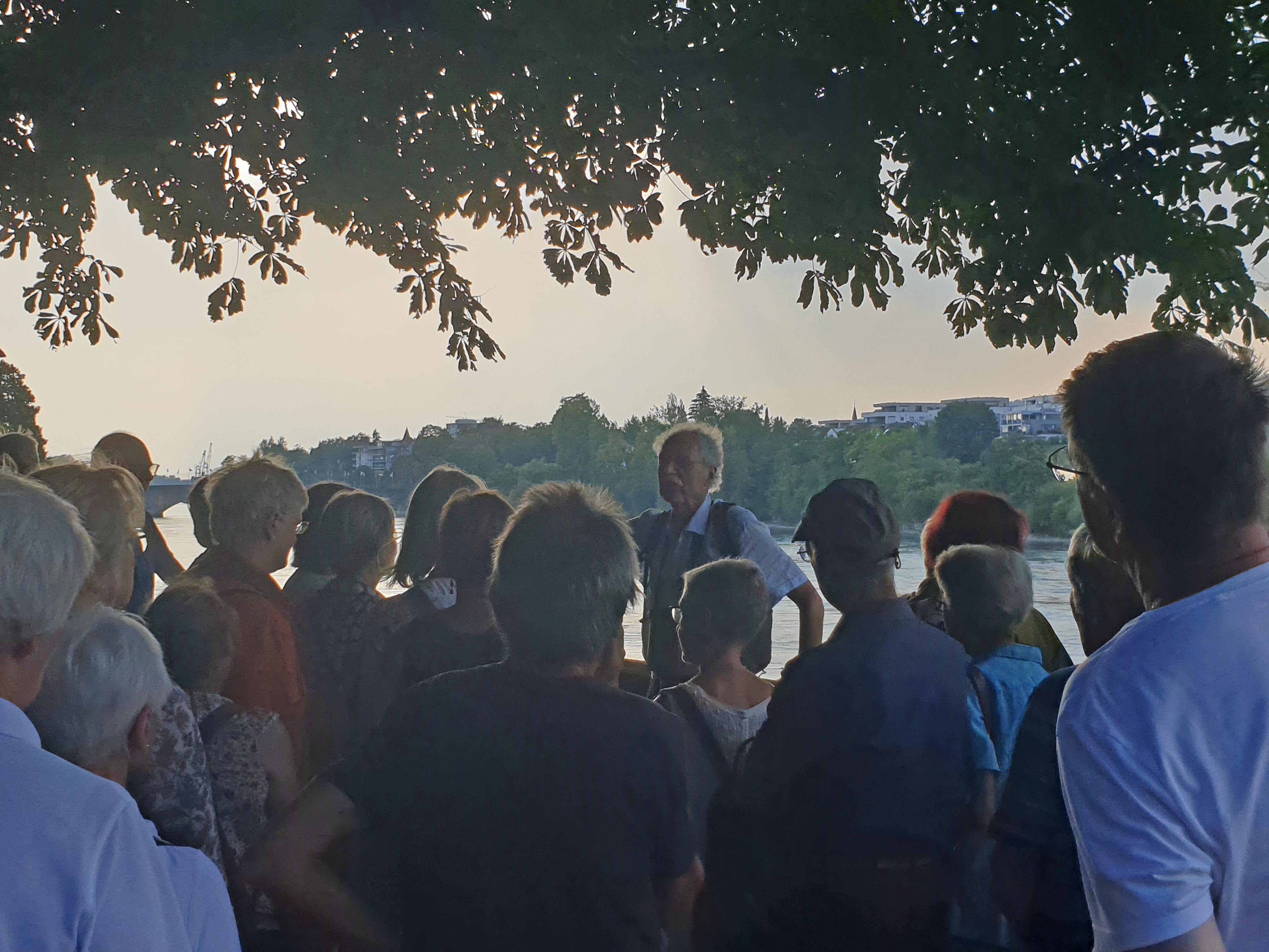 Halt am Flussufer. Foto: zVg