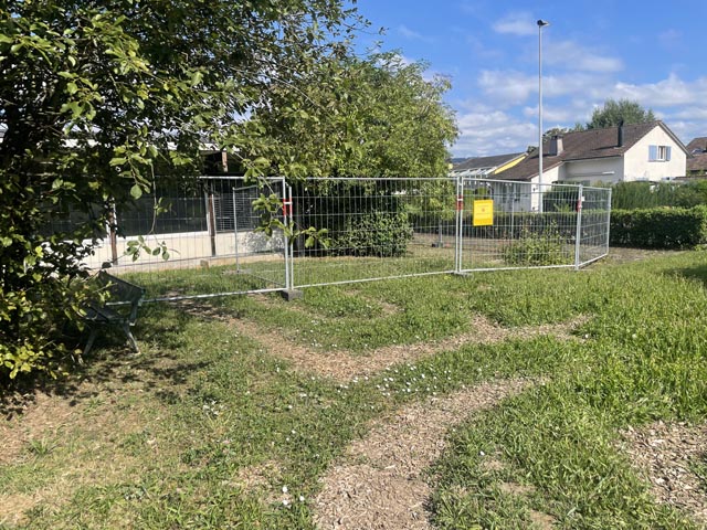 Dürrenbächli mit dem Pflanzenlabyrinth von Agnes Barmettler.