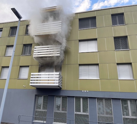 Oberkulm: Eine verletzte Person nach Brand in Wohnung