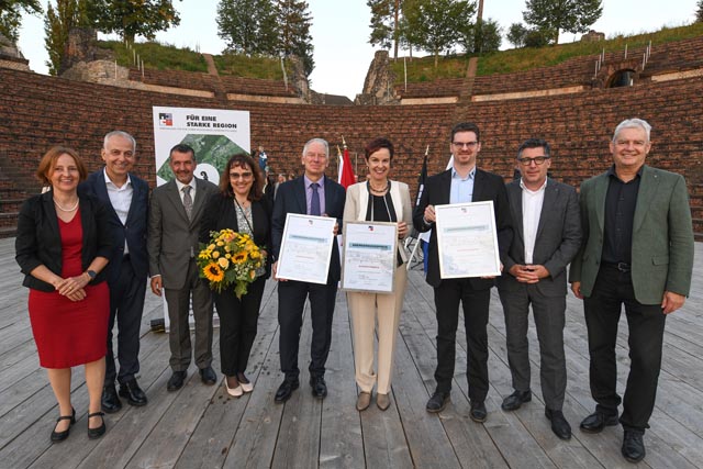 Illustre Gästeschar zur Preisverleihung im Theater der Römerstadt. Foto: zVg