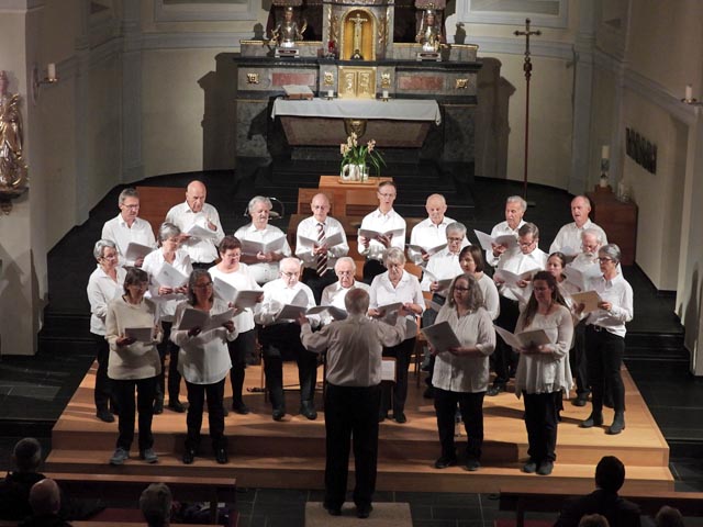 Schlusskonzert des Männerchores Oberhof-Wölflinswil mit den Kienberger-Singers im Vordergrund. Foto: Peter Bircher