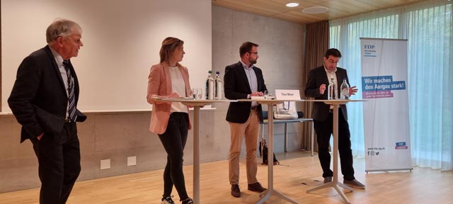Podiumsdiskussion (von links): Carl Bossard, Michèle Zeder, Titus Meier, Patrick Isler-Wirth). Foto: zVg
