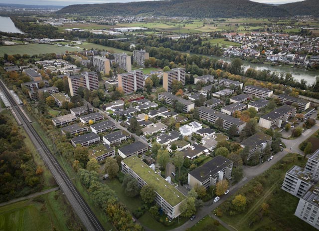Seit den 1970er Jahren ist der Augarten ein Beispiel für familienfreundlichen Lebensraum. Damit dies so bleibt, sollen der Baurechtszins und der Heimfall angepasst werden. Foto: Peter Sennhauser, Swissreporter