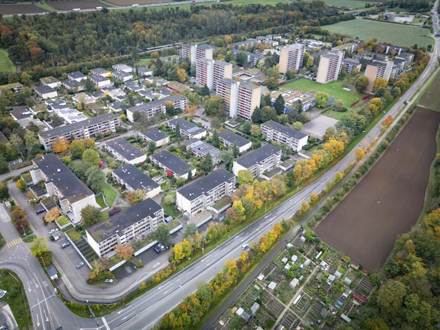 eit den 1970er Jahren ist der Augarten ein Beispiel für familienfreundlichen Lebensraum. Damit dies so bleibt, sollen der Baurechtszins und der Heimfall angepasst werden. Foto: Peter Sennhauser, Swissreporter
