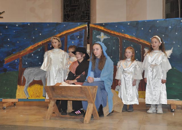 Die Sonntagsschulkinder führten ein herzerwärmendes Weihnachtsspiel auf. Foto: Franz Wülser