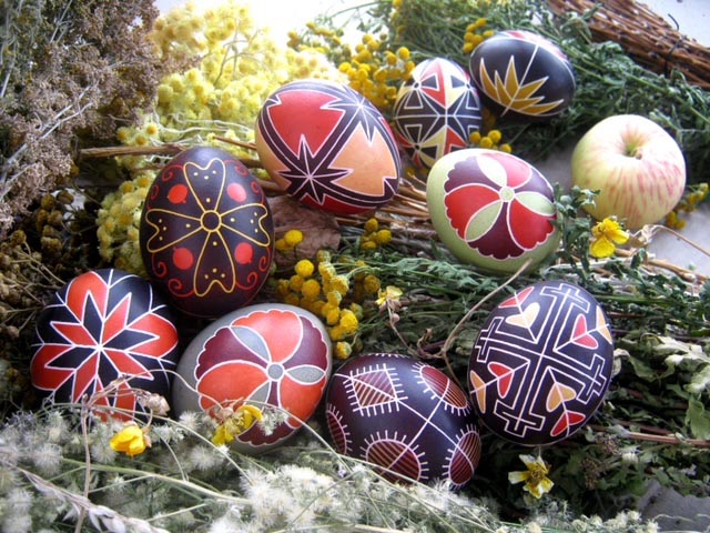 Ostereier malen nach einer jahrhundertealten ukrainischen Tradition. Foto: zVg