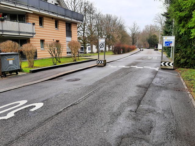 m Bereich der Reha wird die Salinenstrasse in eine Begegnungszone mit einem Tempolimit von 20 km/h umgestaltet. Foto: zVg