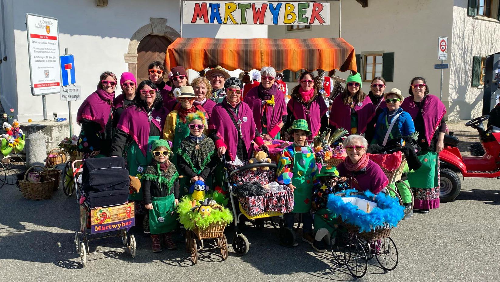 Die Märtwyber Möhlin sagen Dankeschön. Foto: zVg