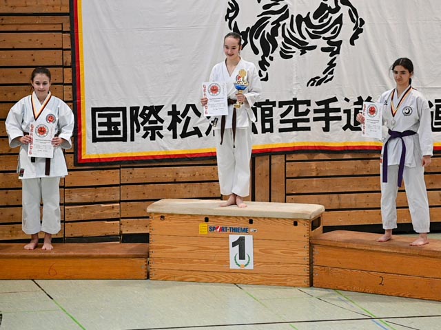 Karate: 1. Platz am internationalen Kyu-Turnier in Unterschleissheim, Deutschland. Foto: zVg