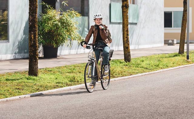 Bei der Altersgruppe der 55-bis 64-Jährigen ist die Zunahme der Velounfälle im Strassenverkehr am stärksten. Foto: suva