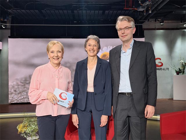 Gesundheitheute – Die Gesundheitssendung mit Dr. Jeanne Fürst (links) wurde am Samstag, 12. April, 18.10 Uhr, auf SRF 1 ausgestrahlt. Foto: zVg