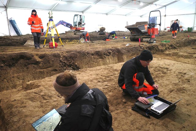 Digital direkt im Feld: die Untersuchung war die erste rein digital dokumentierte Ausgrabung der Kantonsarchäologie. Foto:© Kanton Aargau