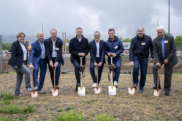 Von links: Virginie Roesch, Dirk Dupper, Sjef Arets, Ivo Lansbergen, Christoph Frey, Nunzio Lo Chiatto, Jonas Glanzmann und Joachim Baeckert. Foto: zVg