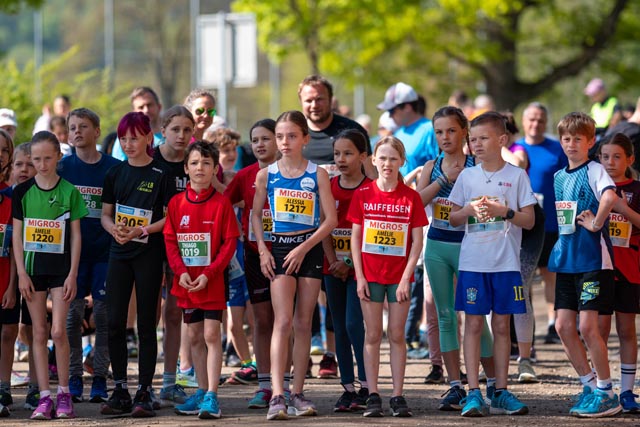 Rund 700 Läuferinnen und Läufer starteten zum Aargauer Volkslauf. Foto: zVg