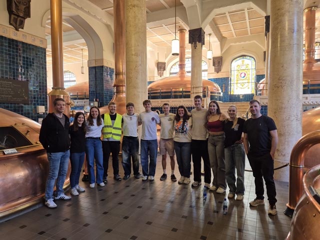 Bild 3: Besuch in der Brauerei