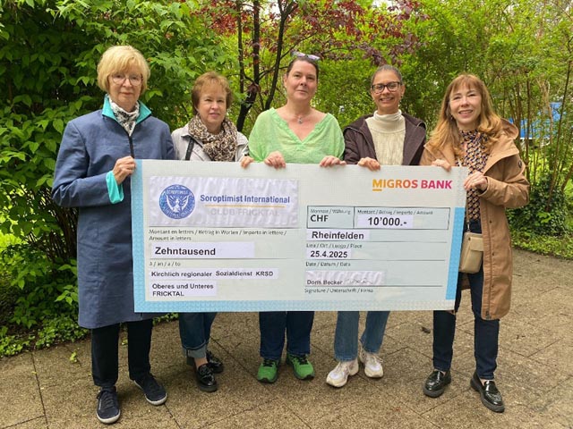 on links: Ursula Jutzi und Pia Rothen (Soroptimist Club Fricktal), Rabea Widmer und Steffi Kuhn (KRSD), Doris Becker (Präsidentin Soroptimist Club Fricktal). Foto: zVg