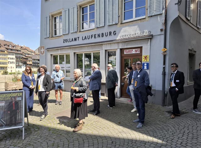 Gäste des Ausflugs bei der Stadtführung. Foto: zVg