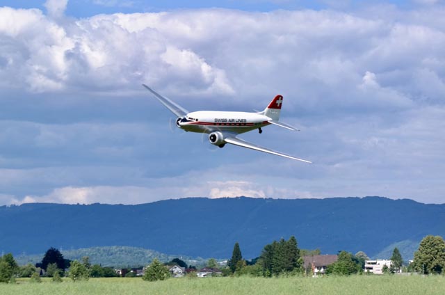 DC-3 der ehemaligen Swissair im Anflug. Foto: zVg