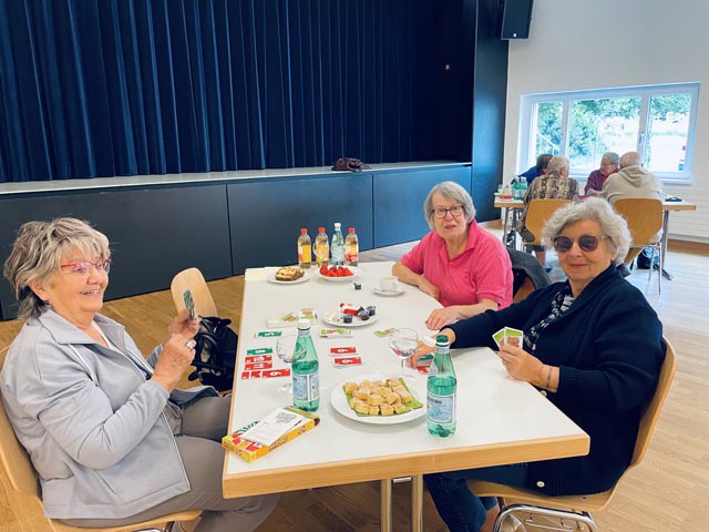 Unterhaltsamer Spielnachmittag im Violahof-Saal. Foto: Cordula Vogler