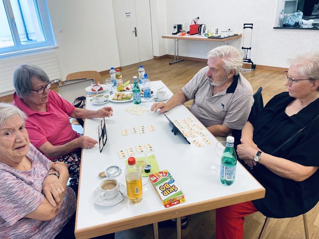 Unterhaltsamer Spielnachmittag im Violahof-Saal. Foto: Cordula Vogler