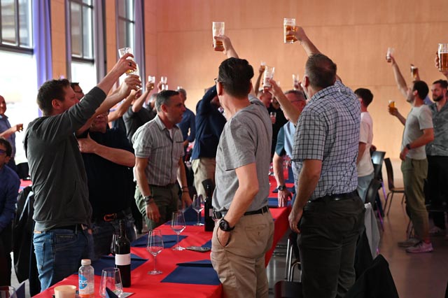 Anstossen – auf die vergangenen und die nächsten 50 Jahre. Foto: zVg